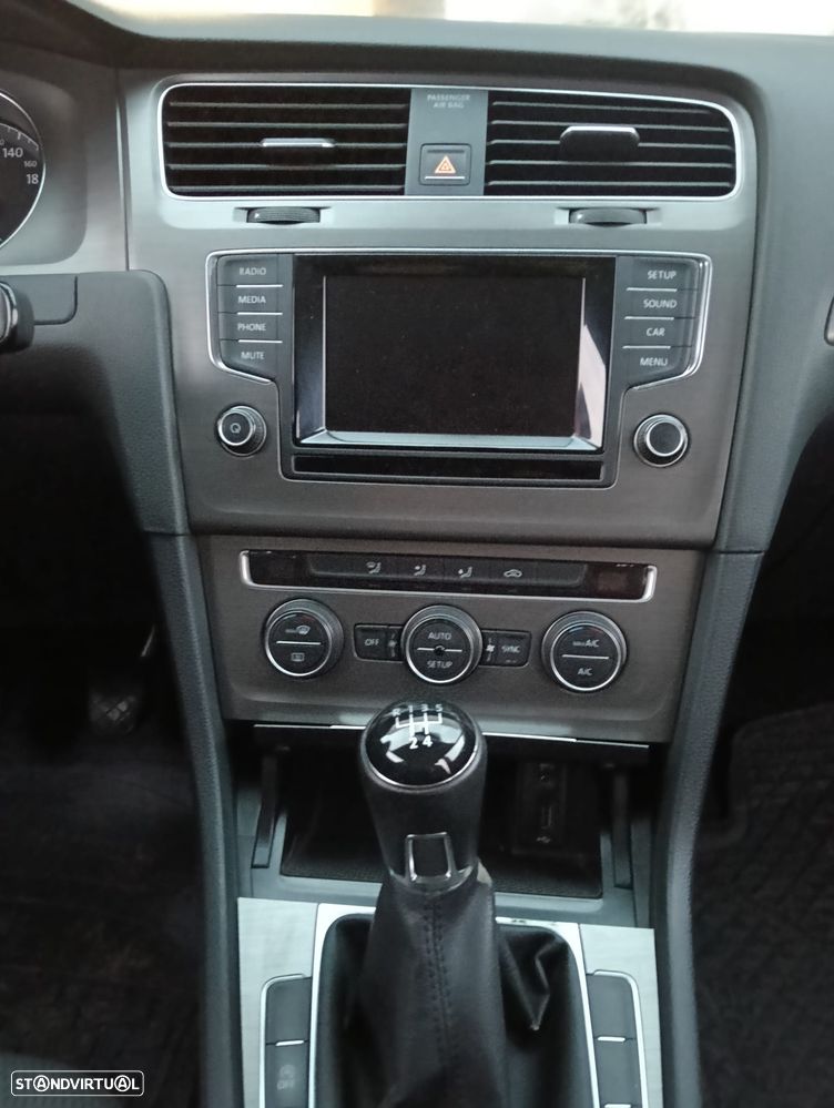 VW Golf 1.6 TDi Confortline - 9