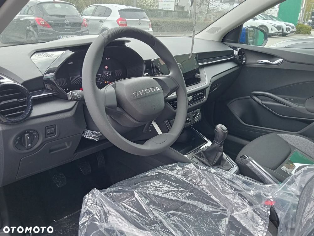 Skoda Fabia 1.0 Essence - 4