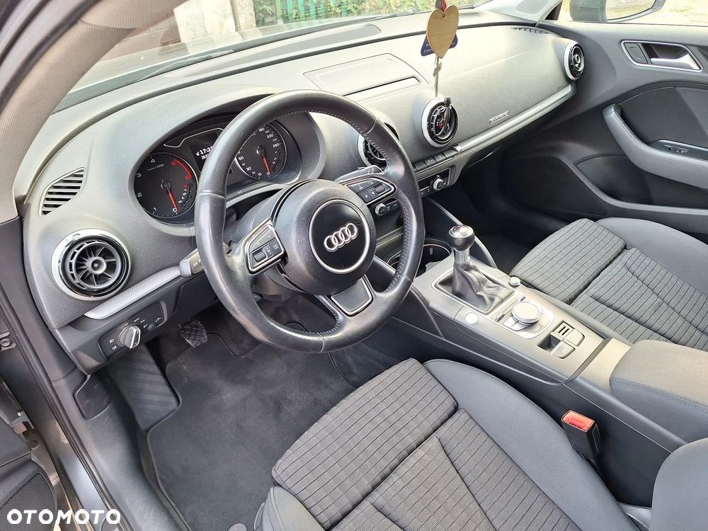Audi A3 Sportback 2.0 TDI Quattro Ambiente - 9