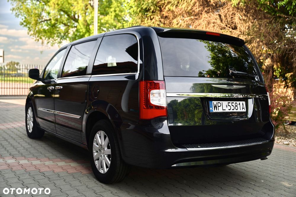 Chrysler Town & Country 3.6 Limited - 12