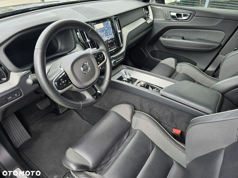 Volvo XC 60 T8 AWD Plus Black Edition - 5