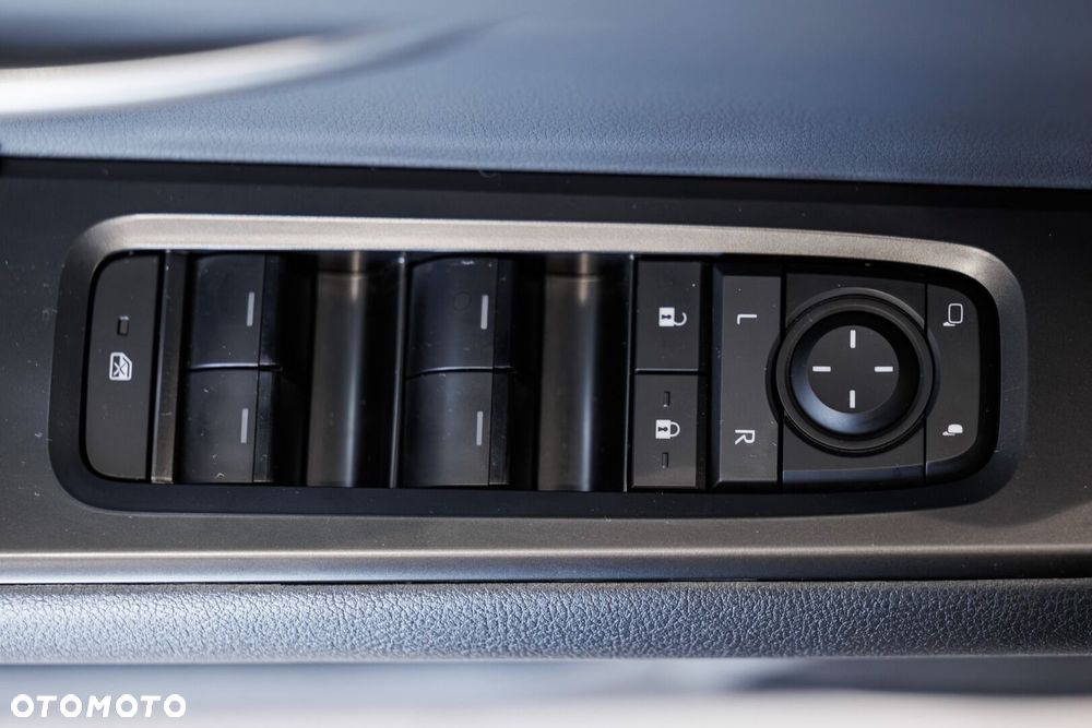 Lexus UX 300h Business - 37