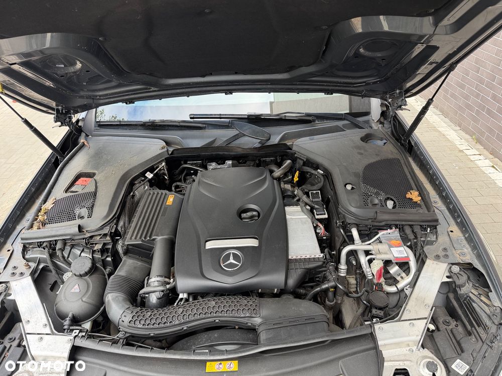 Mercedes-Benz Klasa E 200 CGI BlueEFFICIENCY Automatik Avantgarde - 40