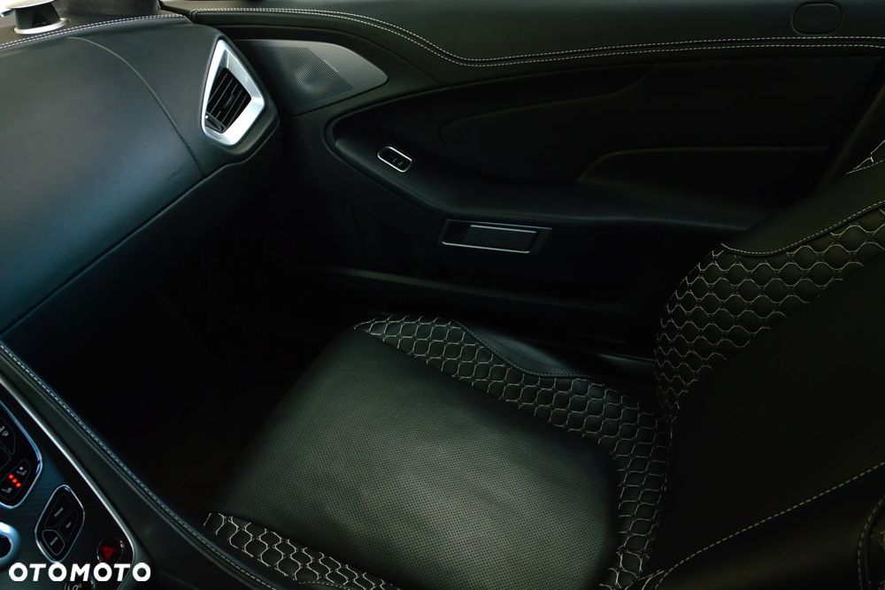 Aston Martin V12 Vanquish - 34