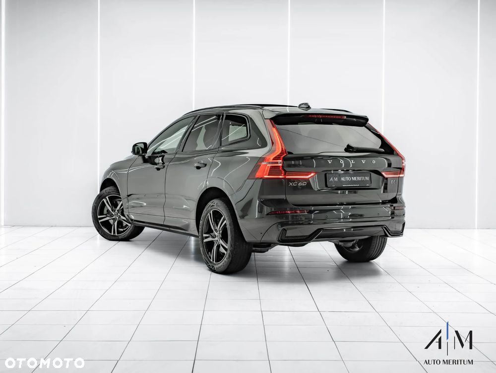 Volvo XC 60 B5 D AWD Ultimate Dark - 4