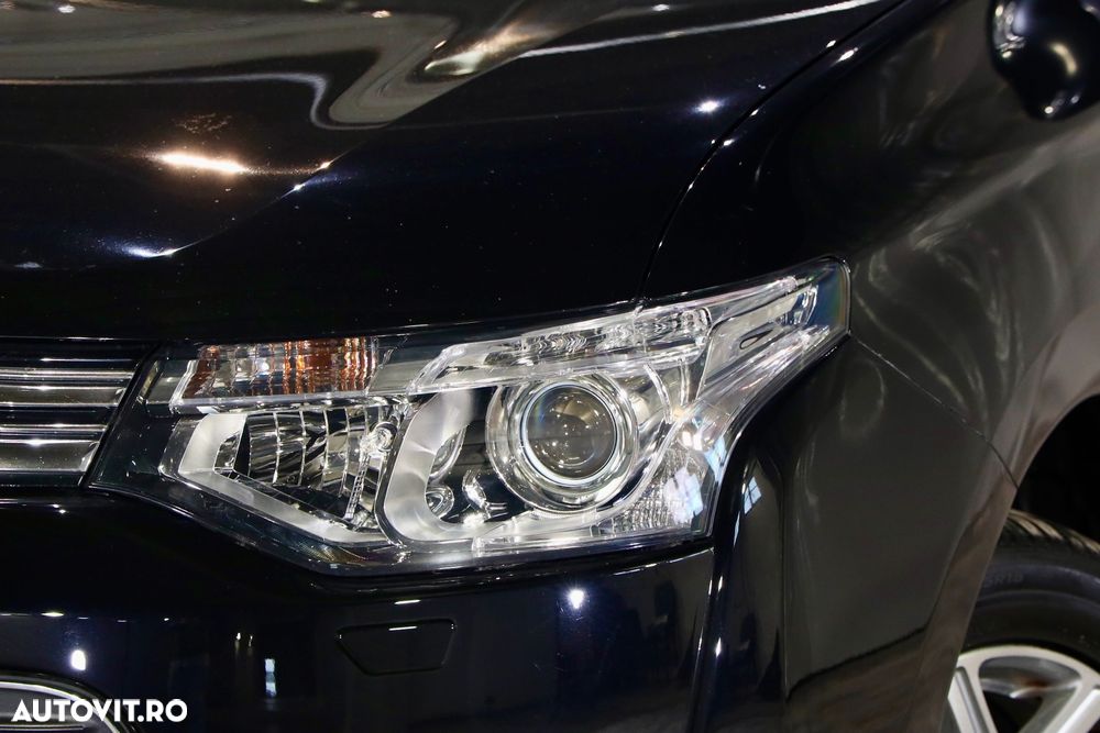 Mitsubishi Outlander 2.0 4WD Plug-In Hybrid - 34