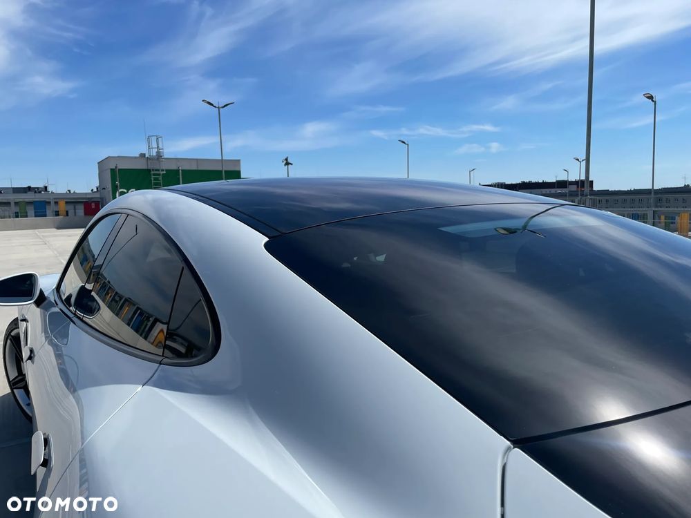 Porsche Taycan Turbo - 17