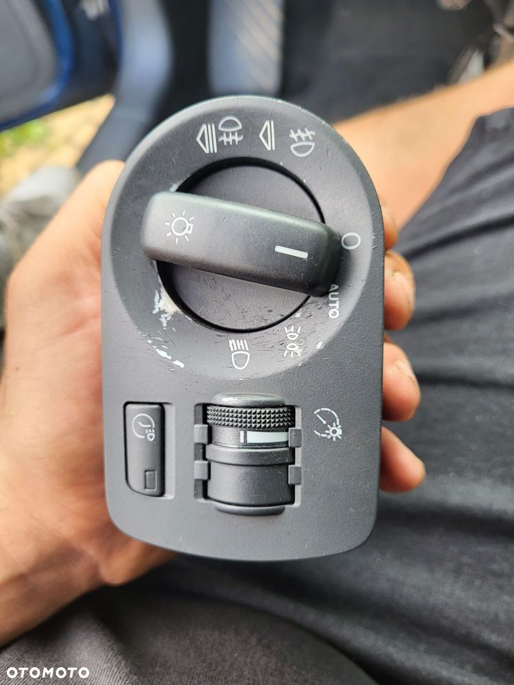 Włącznik świateł audi a3 8p halogen