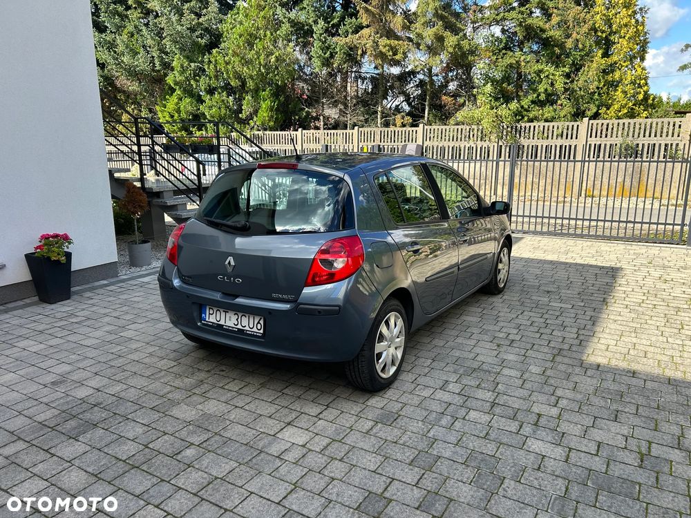 Renault Clio 1.6 Confort Privilege - 3