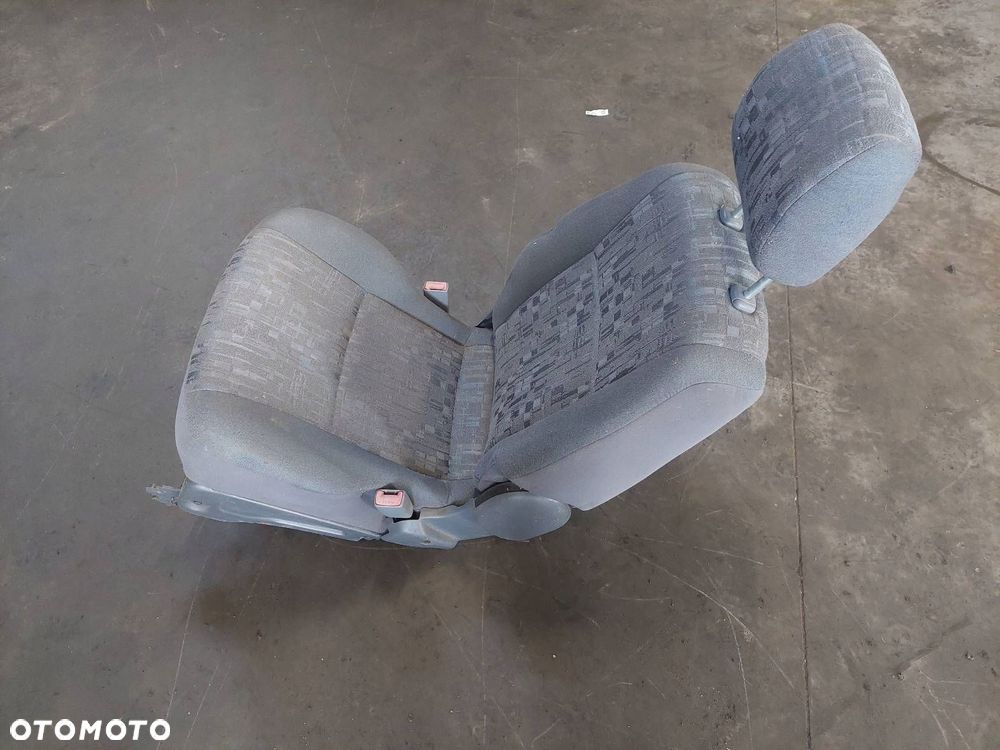 FOTEL DRUGI RZĄD TOYOTA PREVIA II - 2