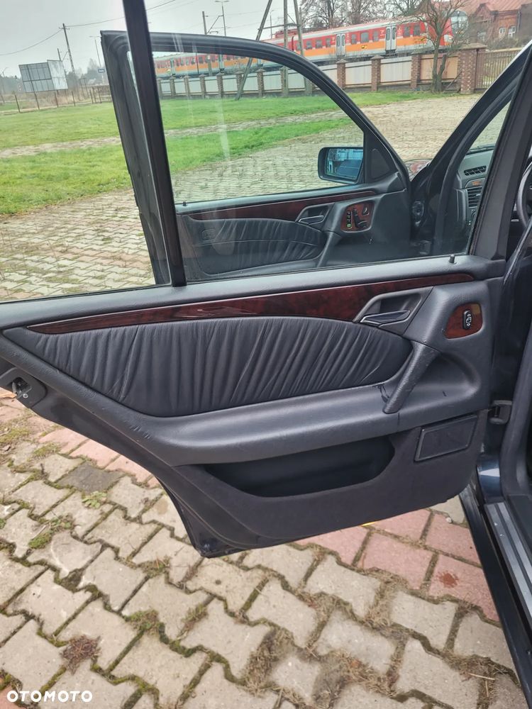 Mercedes-Benz Klasa E 430 T Elegance - 24