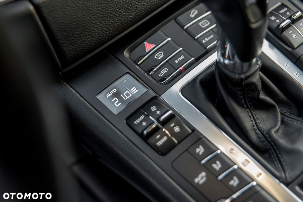 Porsche Macan - 33