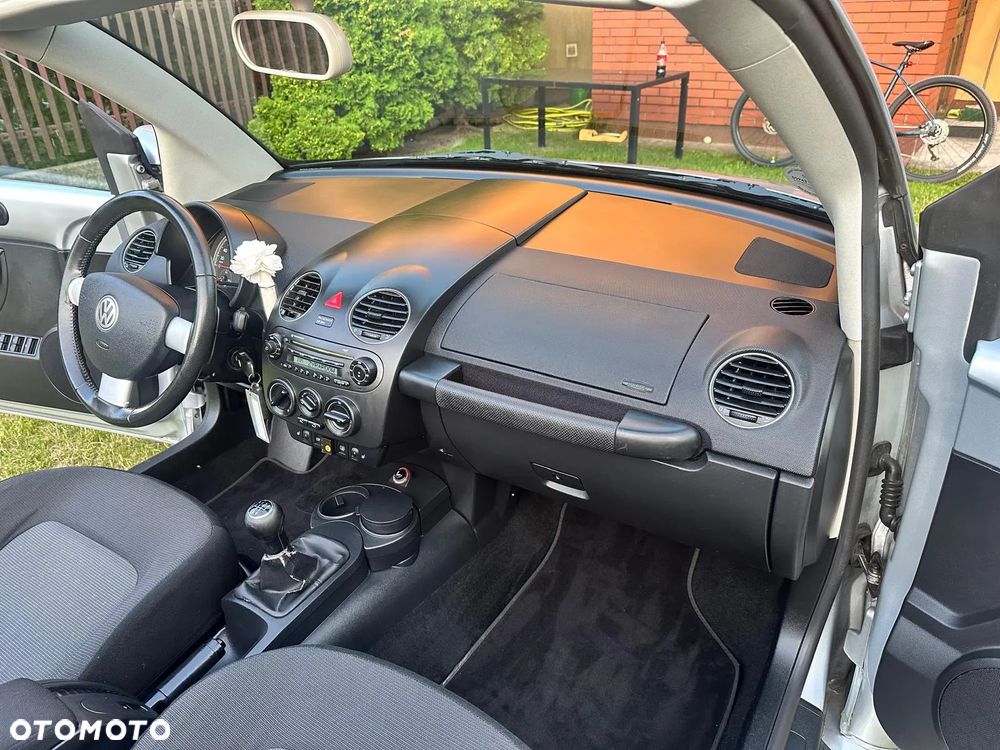 Volkswagen New Beetle 1.6 - 10