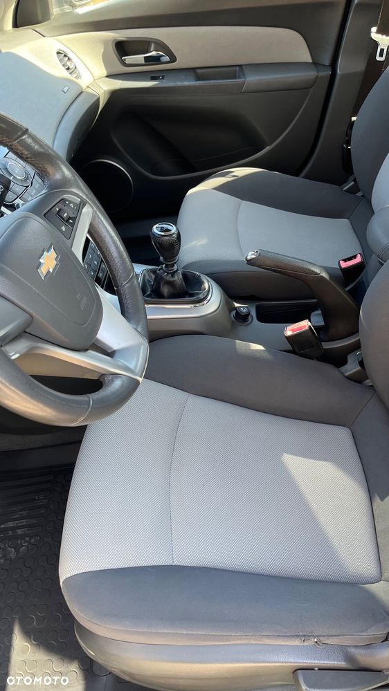 Chevrolet Cruze 1.6 Base - 13