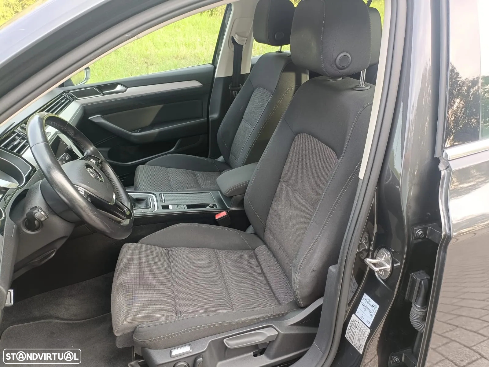 VW Passat 2.0 TDI Confortline - 9