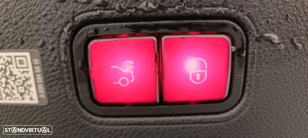 Mercedes-Benz CLS 300 d 4Matic - 30