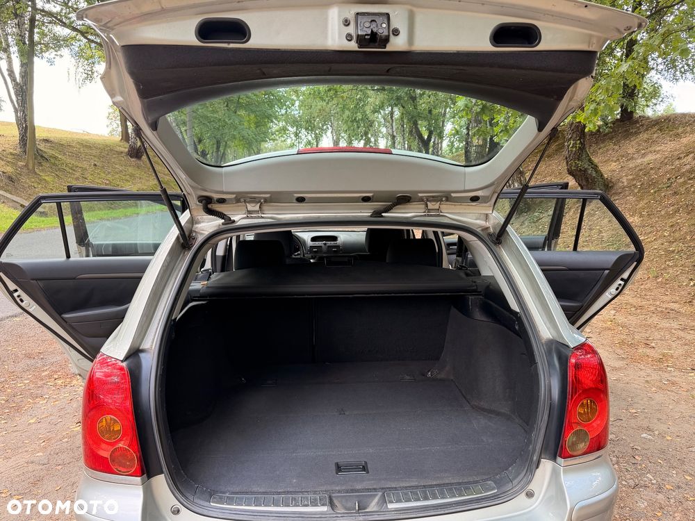 Toyota Avensis 2.0 D-4D Combi - 20