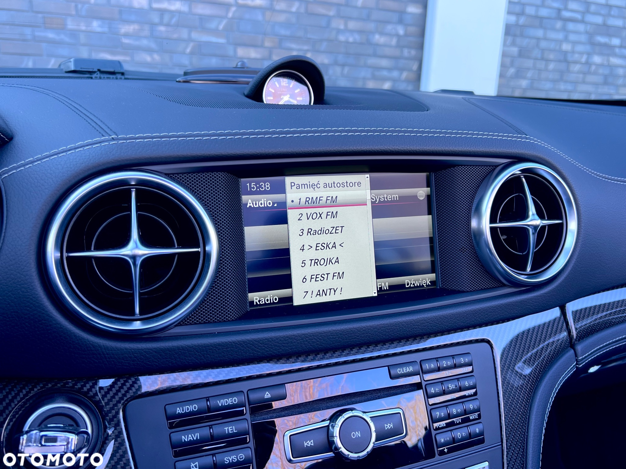 Mercedes-Benz SL 63 AMG AMG Speedshift MCT 7-Gang Sportgetriebe AMG Performance Package - 27