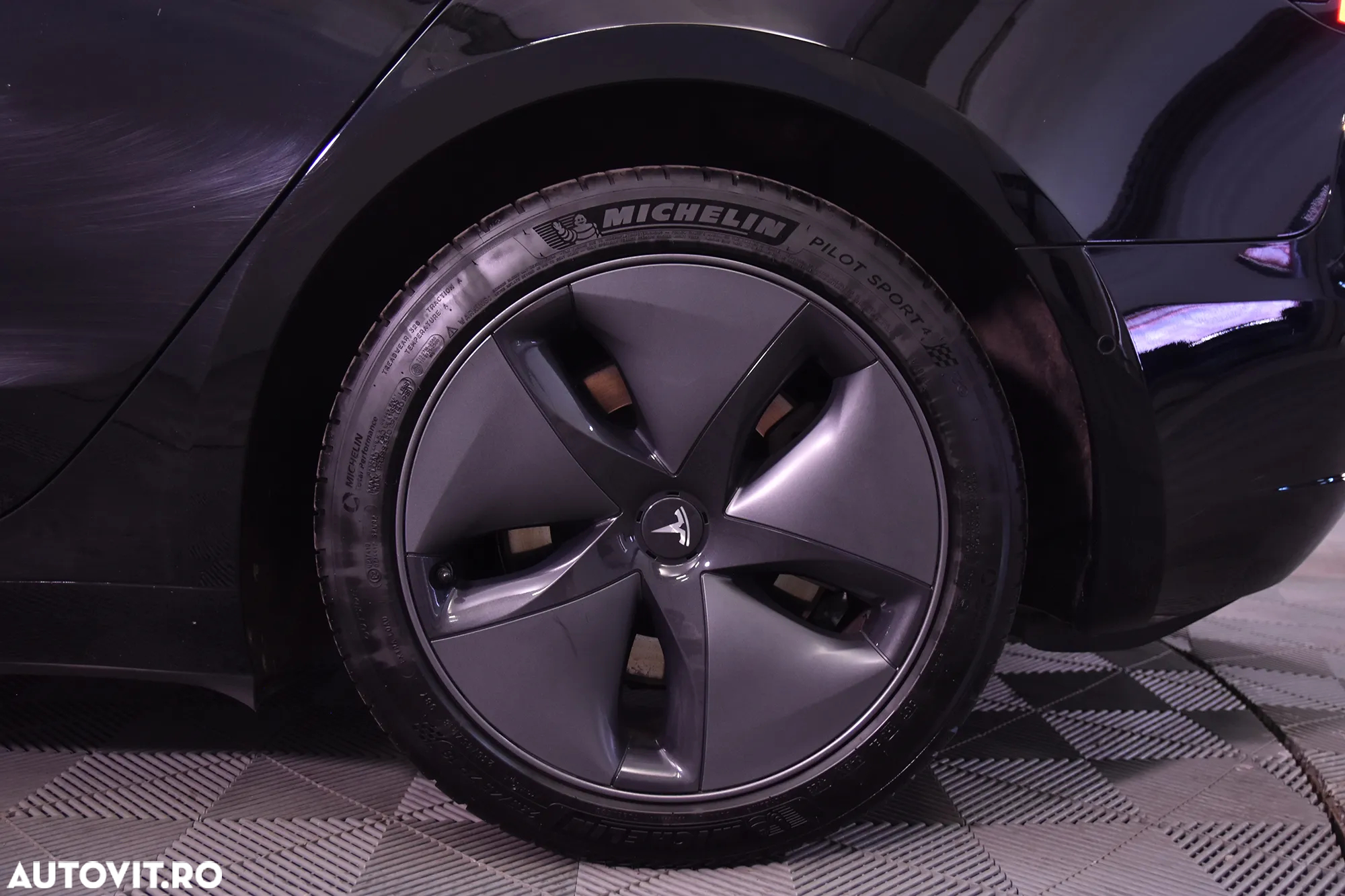 Tesla Model 3 - 13