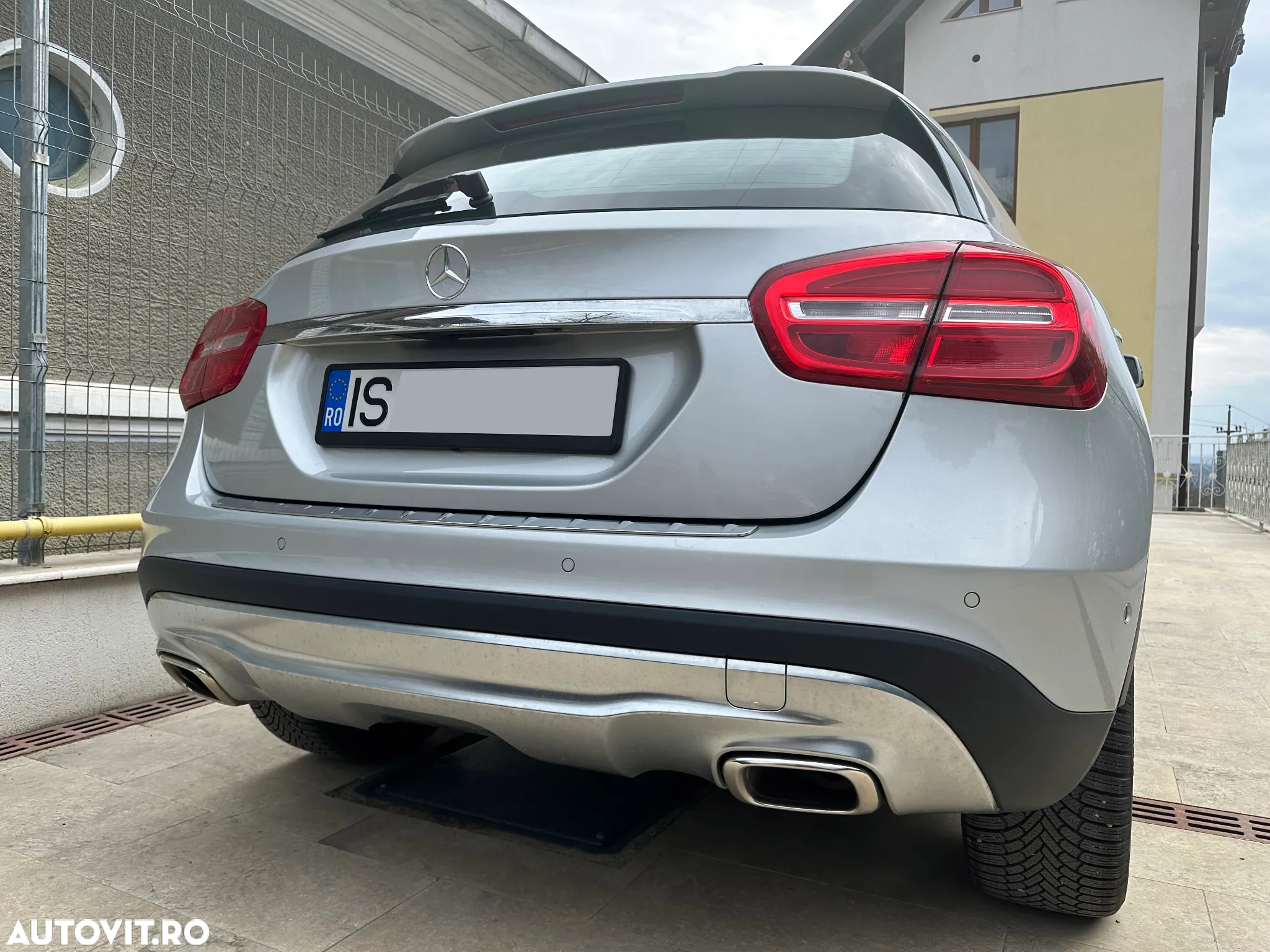 Mercedes-Benz GLA 180 - 7