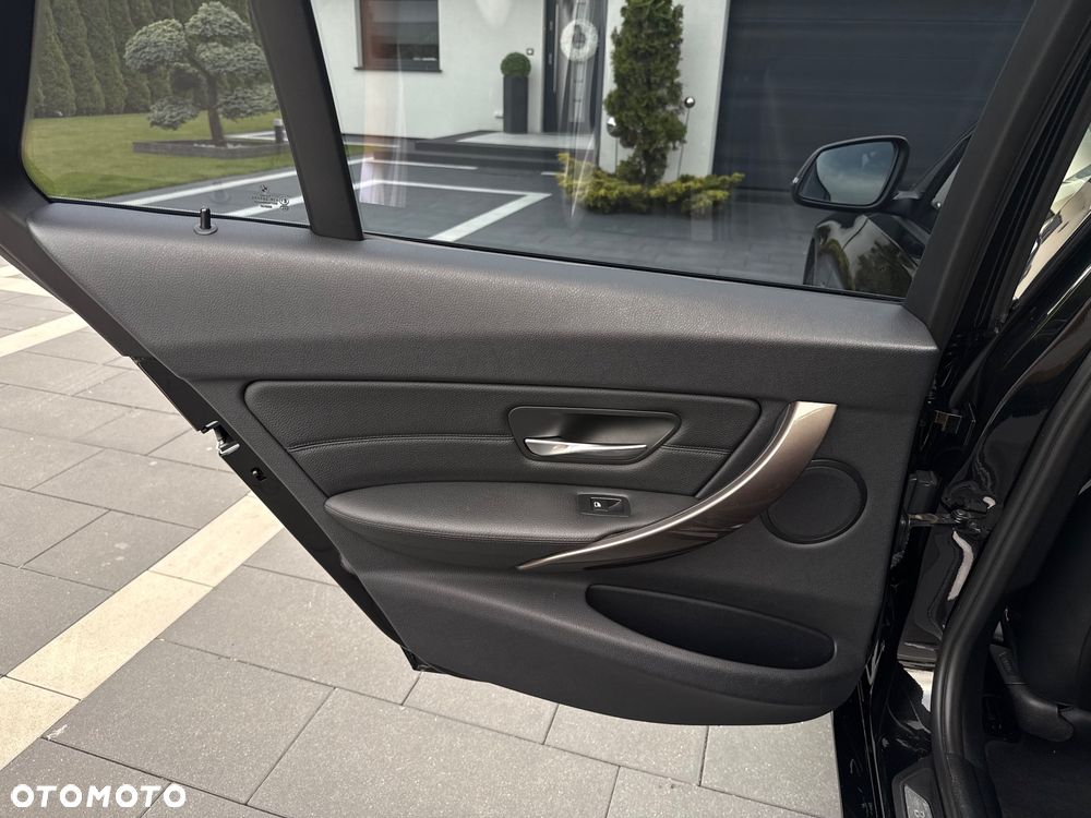 BMW Seria 3 320d Sport Line - 24
