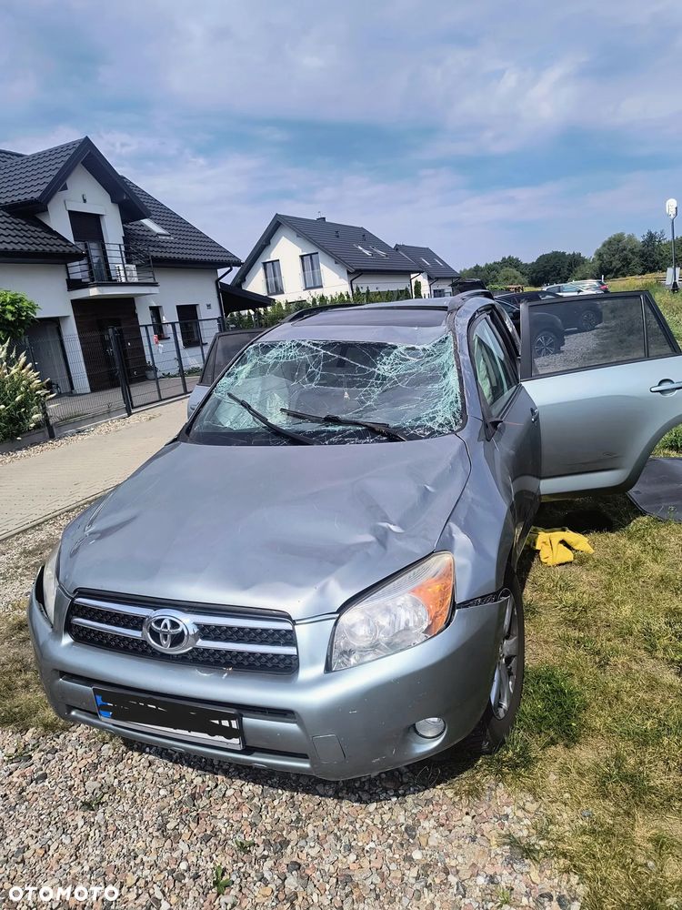 Toyota RAV4 - 1