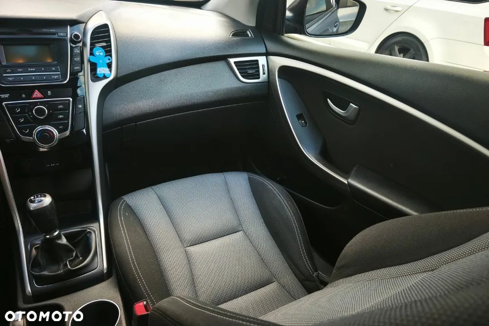 Hyundai i30 1.6 CRDi Comfort EU5 - 14