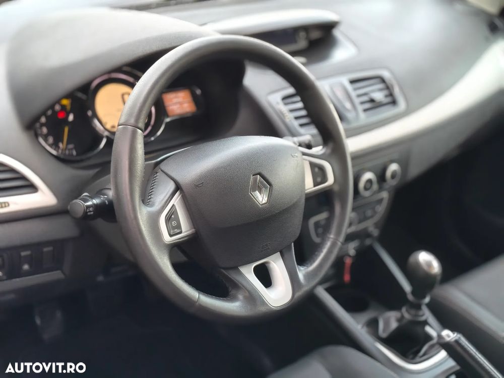 Renault Megane Grandtour TCe 130 BOSE Edition - 27