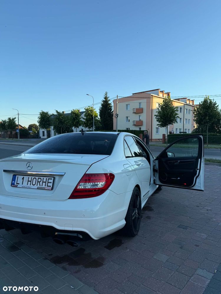 Mercedes-Benz Klasa C 300 4Matic 7G-TRONIC - 3