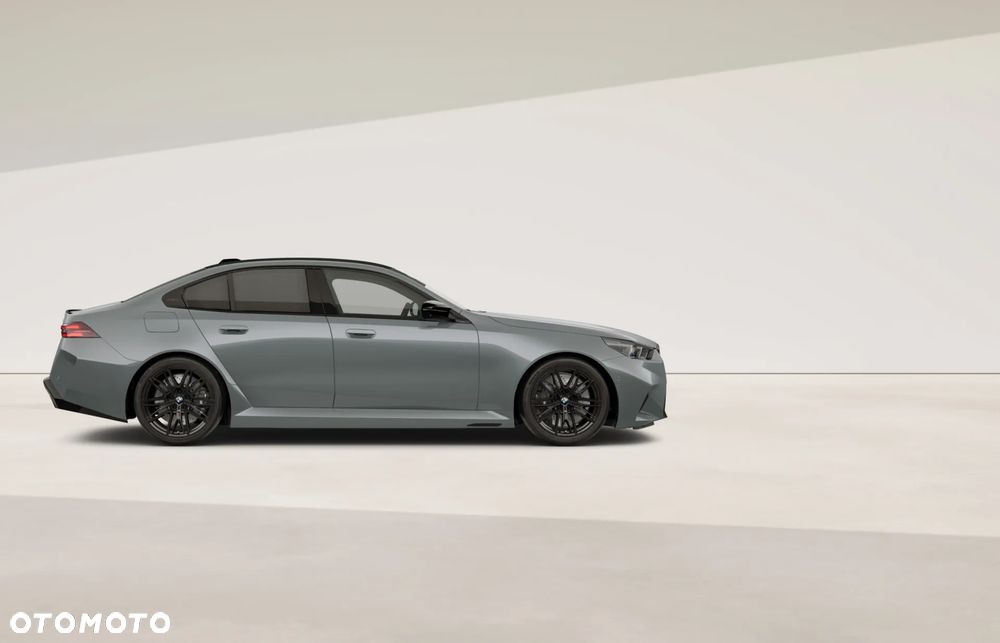 BMW M5 xDrive - 5