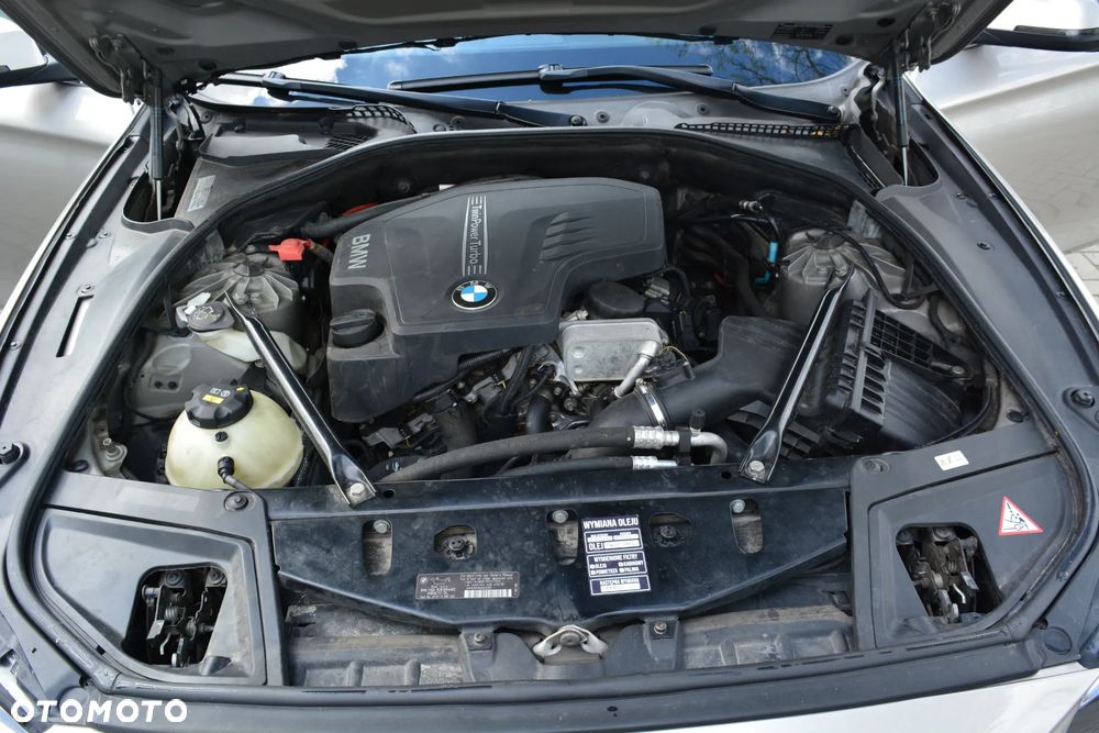 BMW Seria 5 528i xDrive Luxury Line - 22