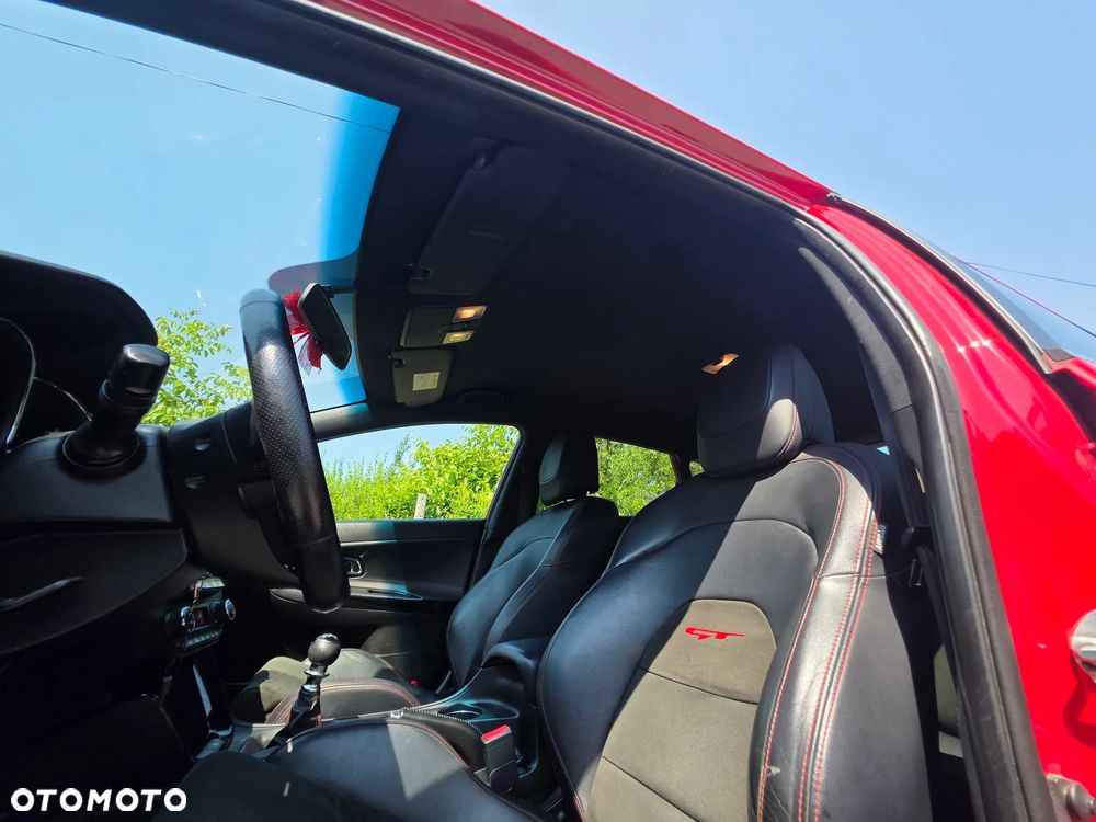 Kia Ceed - 13