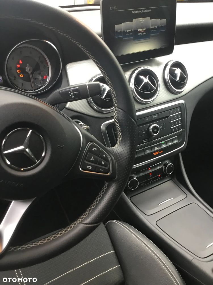Mercedes-Benz GLA 180 7G-DCT UrbanStyle Edition - 15