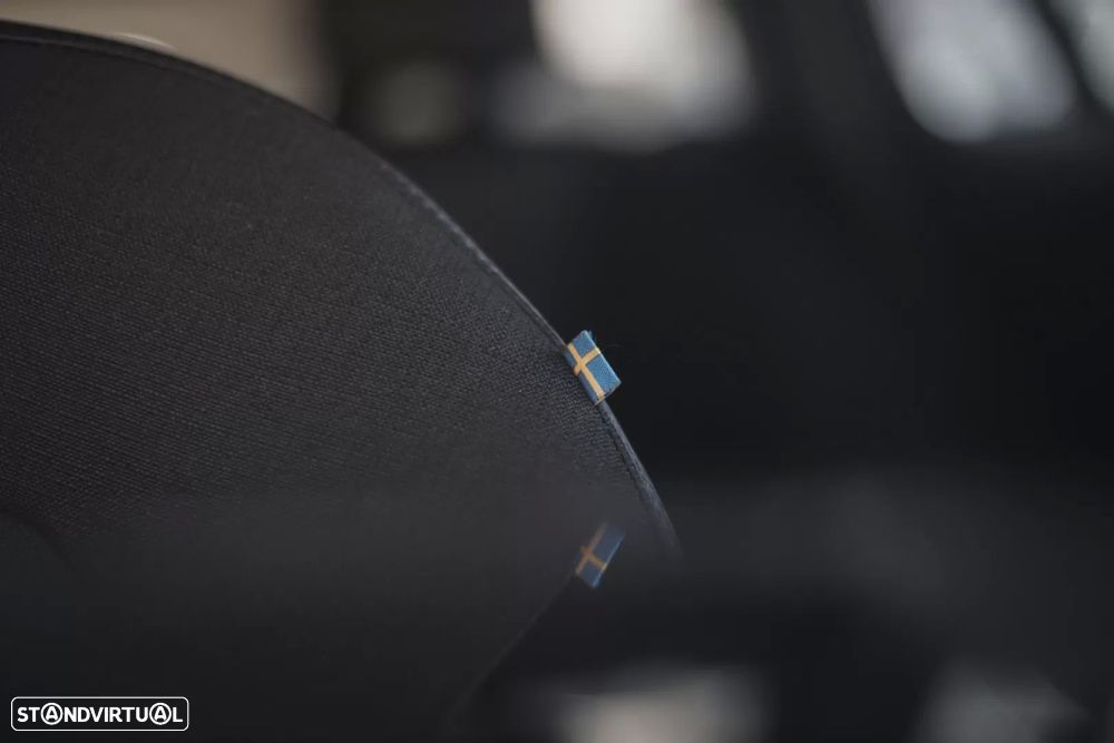 Volvo V60 2.0 T6 AWD TE R-Design - 35