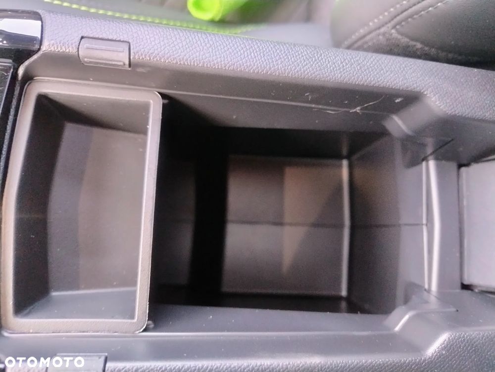 Peugeot 2008 PureTech mHEV GT E-DCS6 - 24