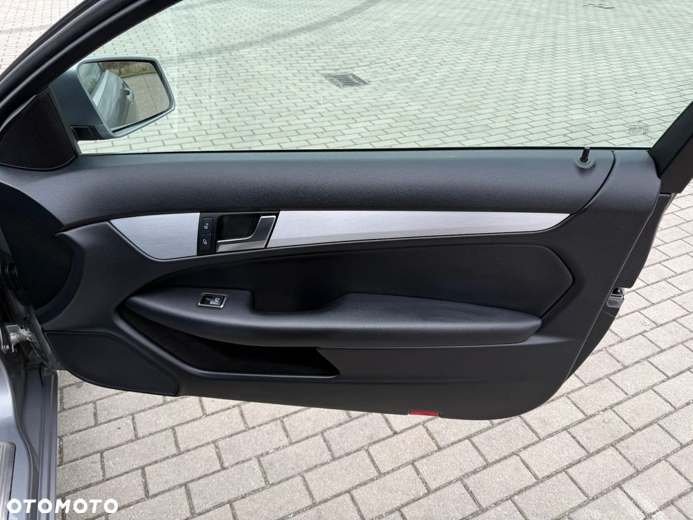 Mercedes-Benz Klasa C 180 BlueEFFICIENCY - 36