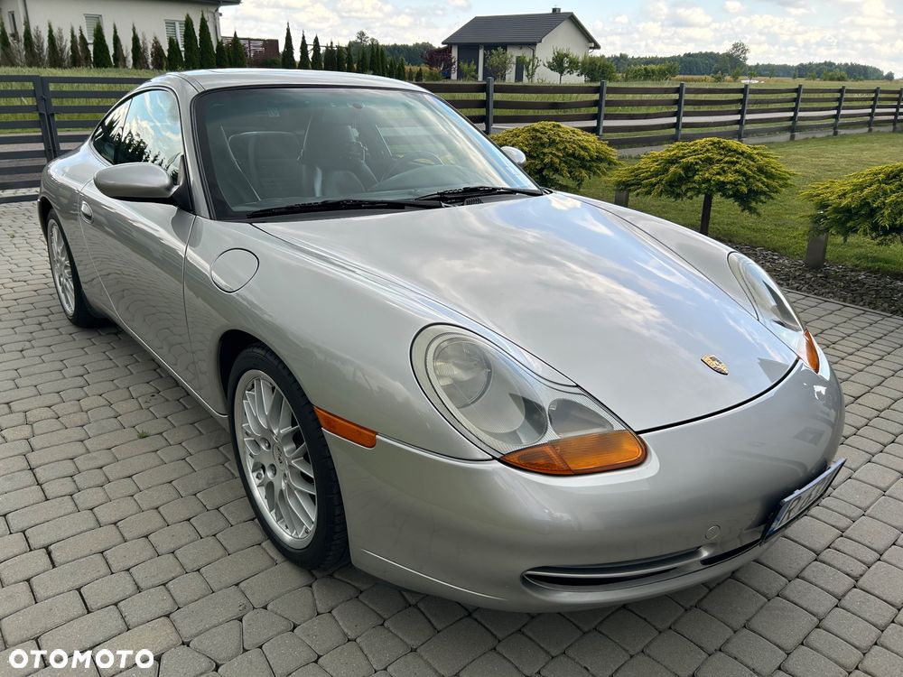 Porsche 911 Carrera - 11