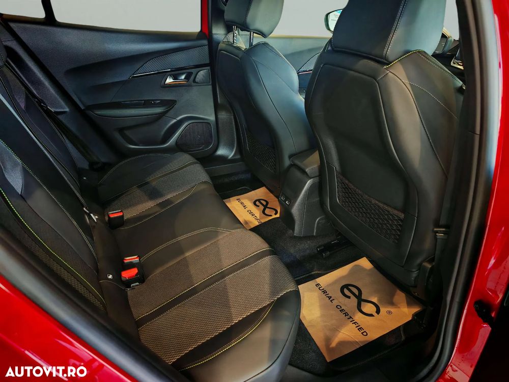 Peugeot 2008 PureTech 130 EAT8 GT - 17
