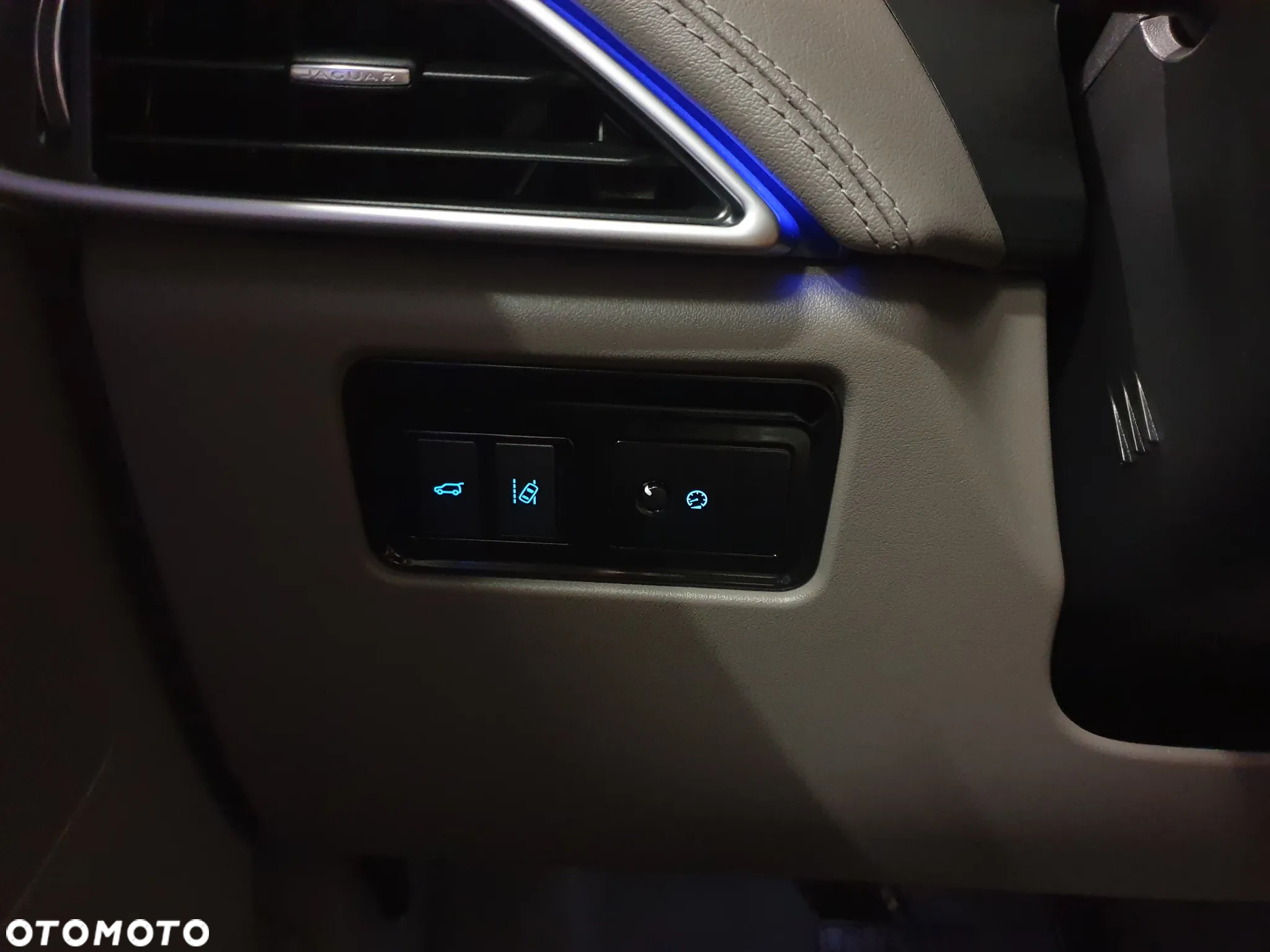 Jaguar F-Pace 2.0 i4D AWD R-Sport - 28
