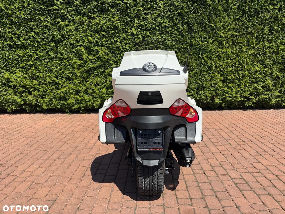 Can-Am Spyder - 6