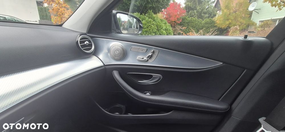 Mercedes-Benz Klasa E 200 4-Matic - 19