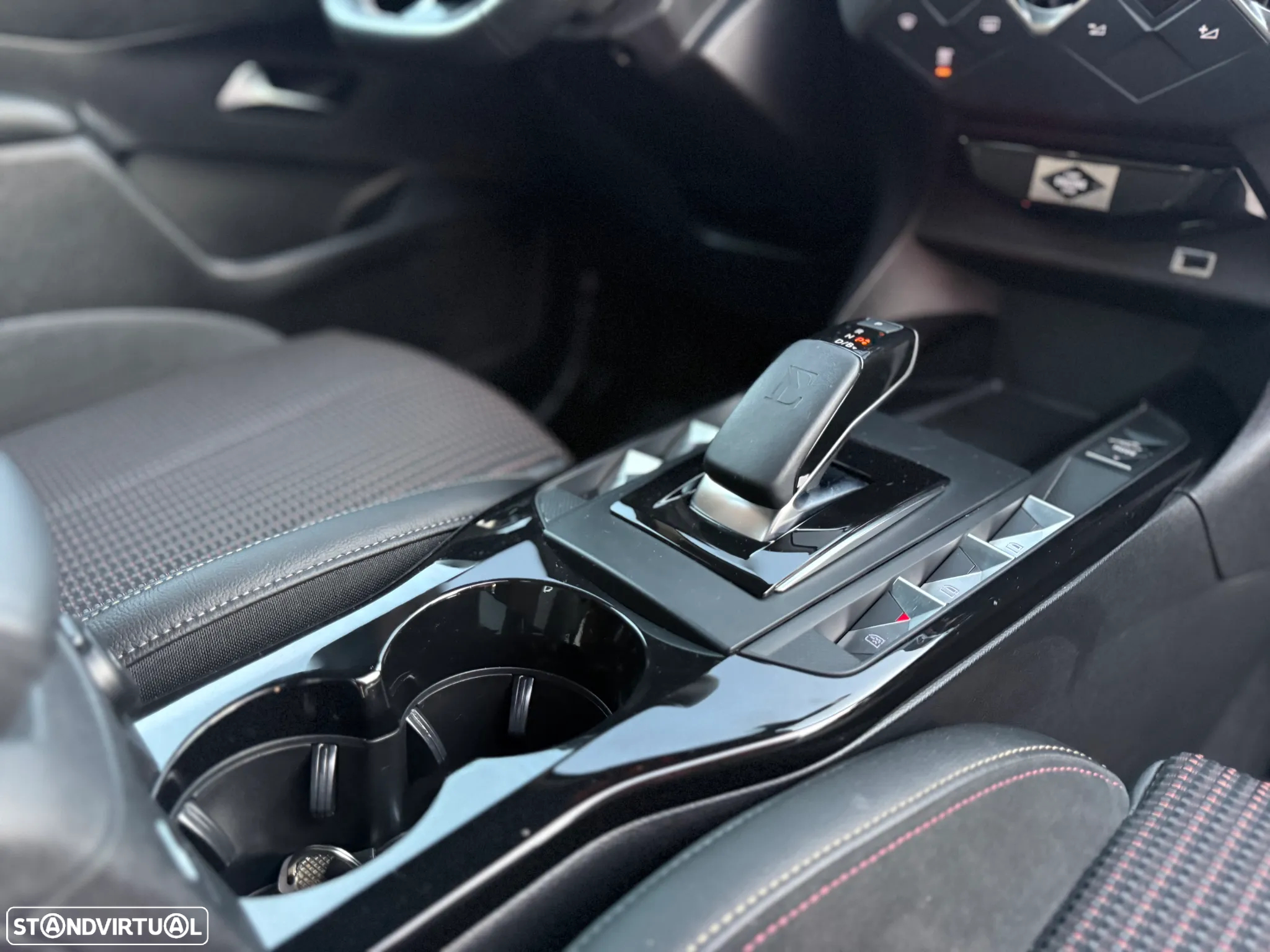 DS DS3 Crossback E-TENSE PERFORMANCE LINE - 8