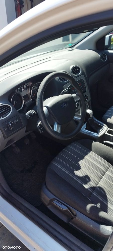 Ford Focus SW 1.8 TDCi Ambiente - 8