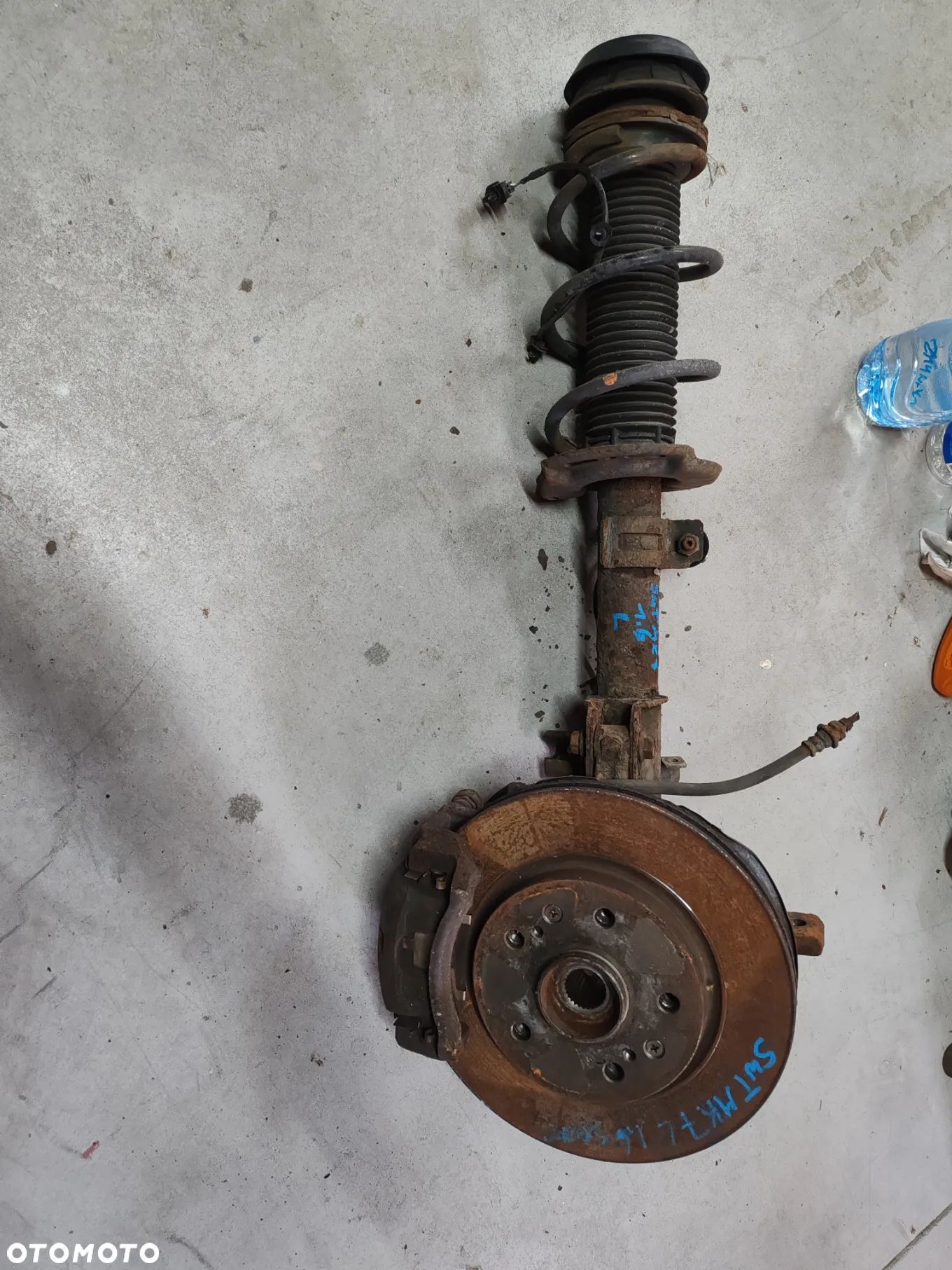 Amortyzator zwrotnica lewa przód 1.6 Sport Swift MK7 10-16 - 1