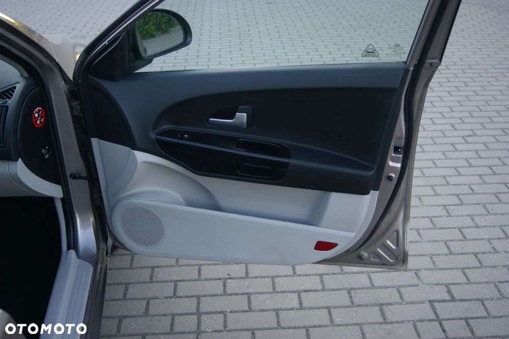 Kia Ceed 1.4 CVVT Attract - 23