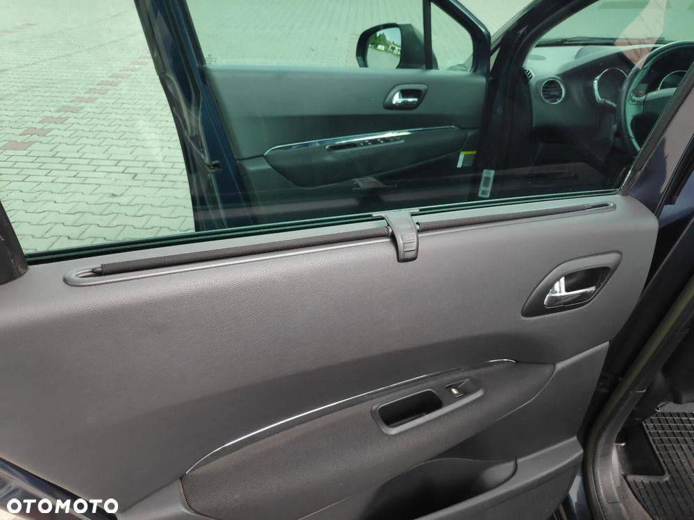 Peugeot 5008 1.6 THP Family - 17