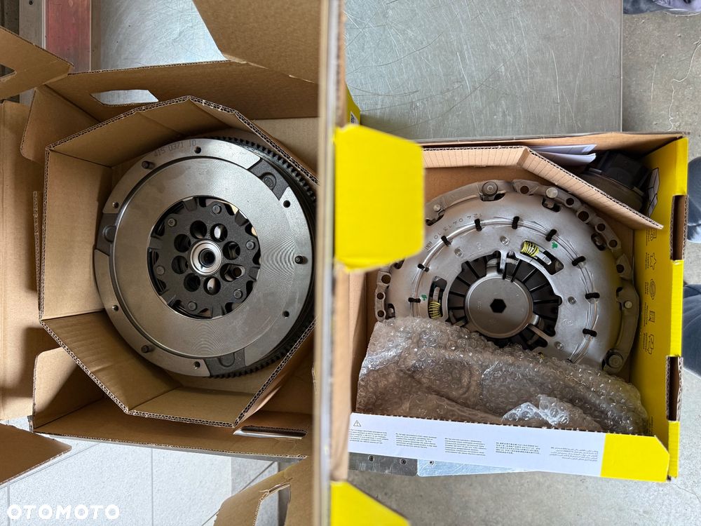 BMW Seria 5 525d - 35