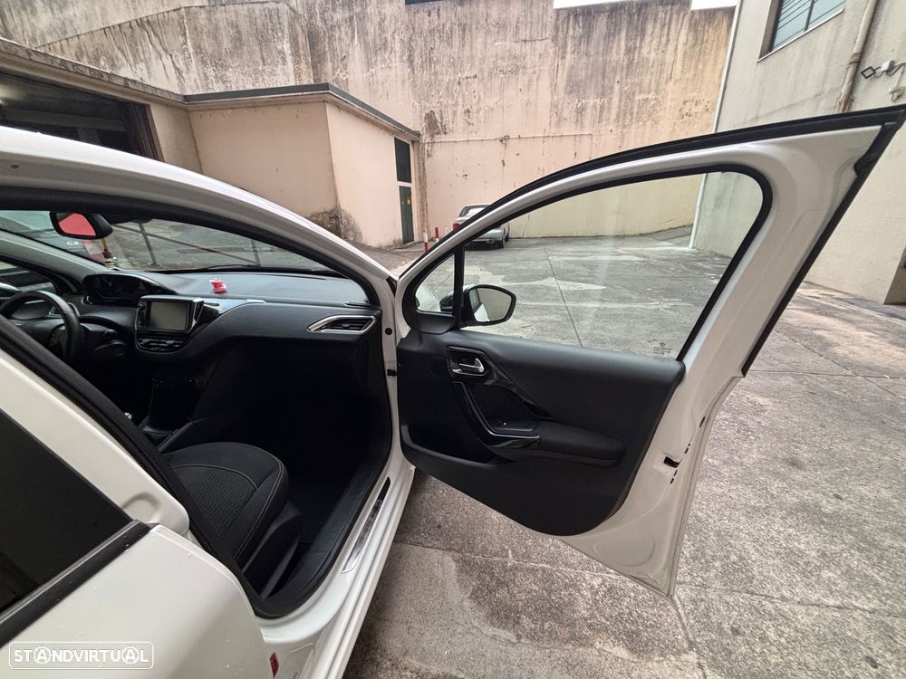 Peugeot 208 1.2 PureTech Style - 16