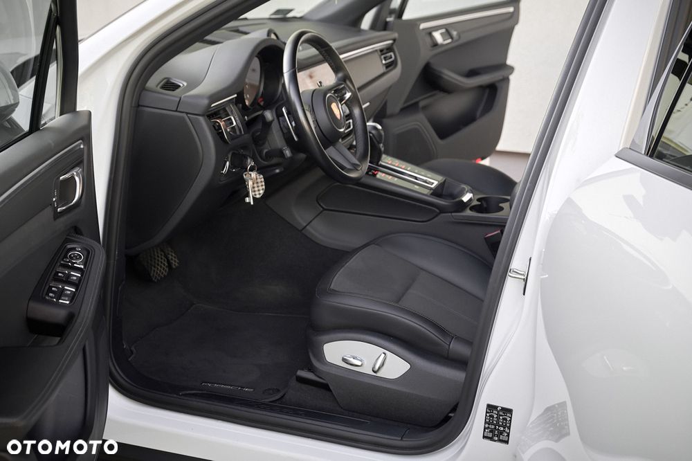Porsche Macan Standard - 25