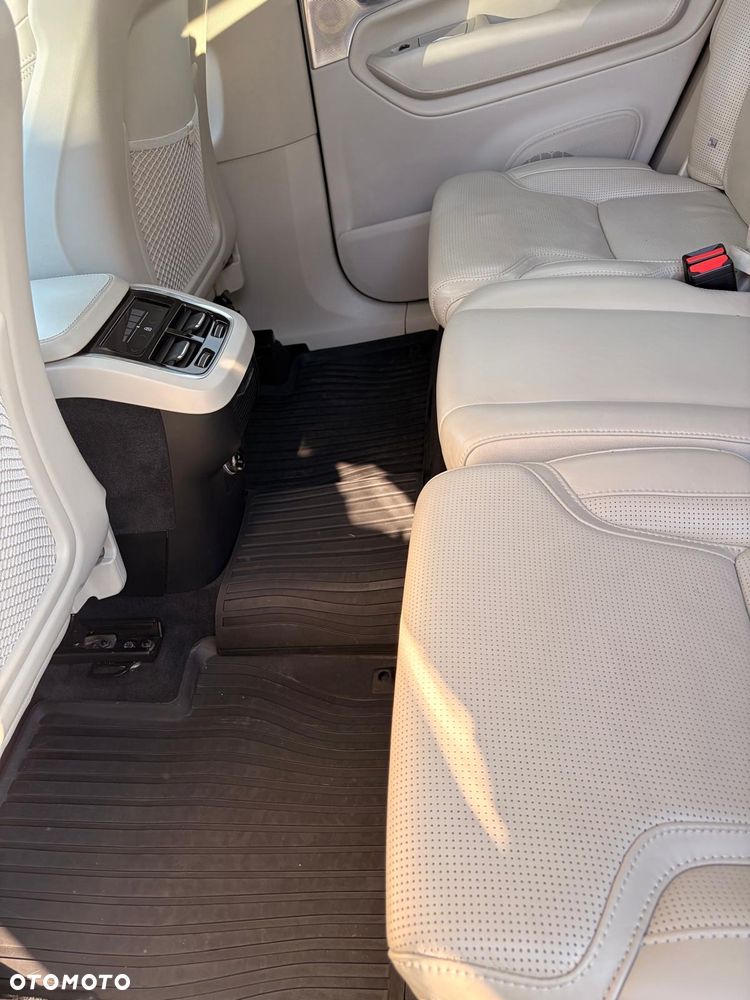Volvo XC 90 D5 SCR AWD Inscription 7os - 17